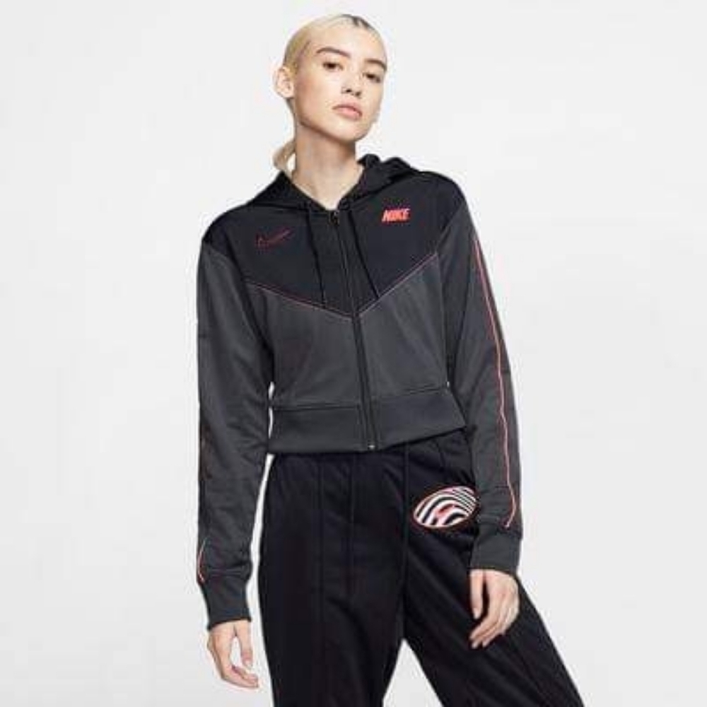 Nike suit